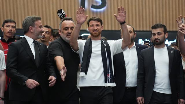 Beşiktaş'ın prensip anlaşmasına vardığı milli futbolcu Salih Özcan, İstanbul'a geldi