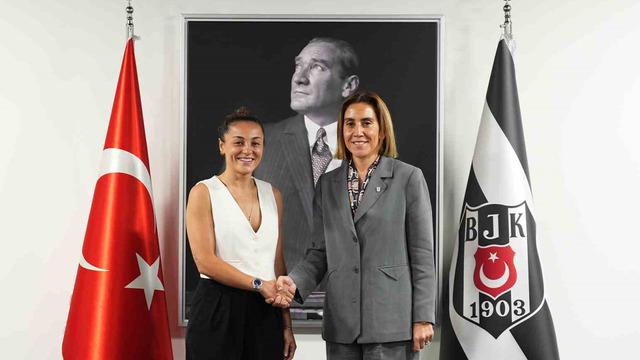 Beşiktaş Kadın Futbol Takımı Yeni Teknik Patronunu Tanıttı