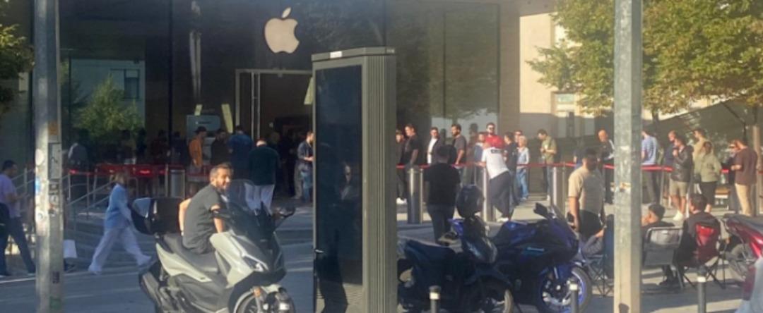 Il più economico è 77.999 TL! Türkiye nell'iPhone 17 si è verificato per la coda: anche dalla notte hanno fatto un elenco 2